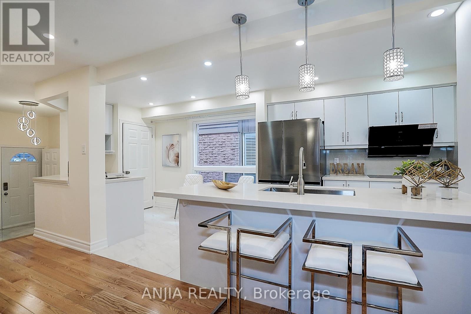 40 Foxglove Court, Markham, Ontario  L3R 3Y3 - Photo 8 - N12369847