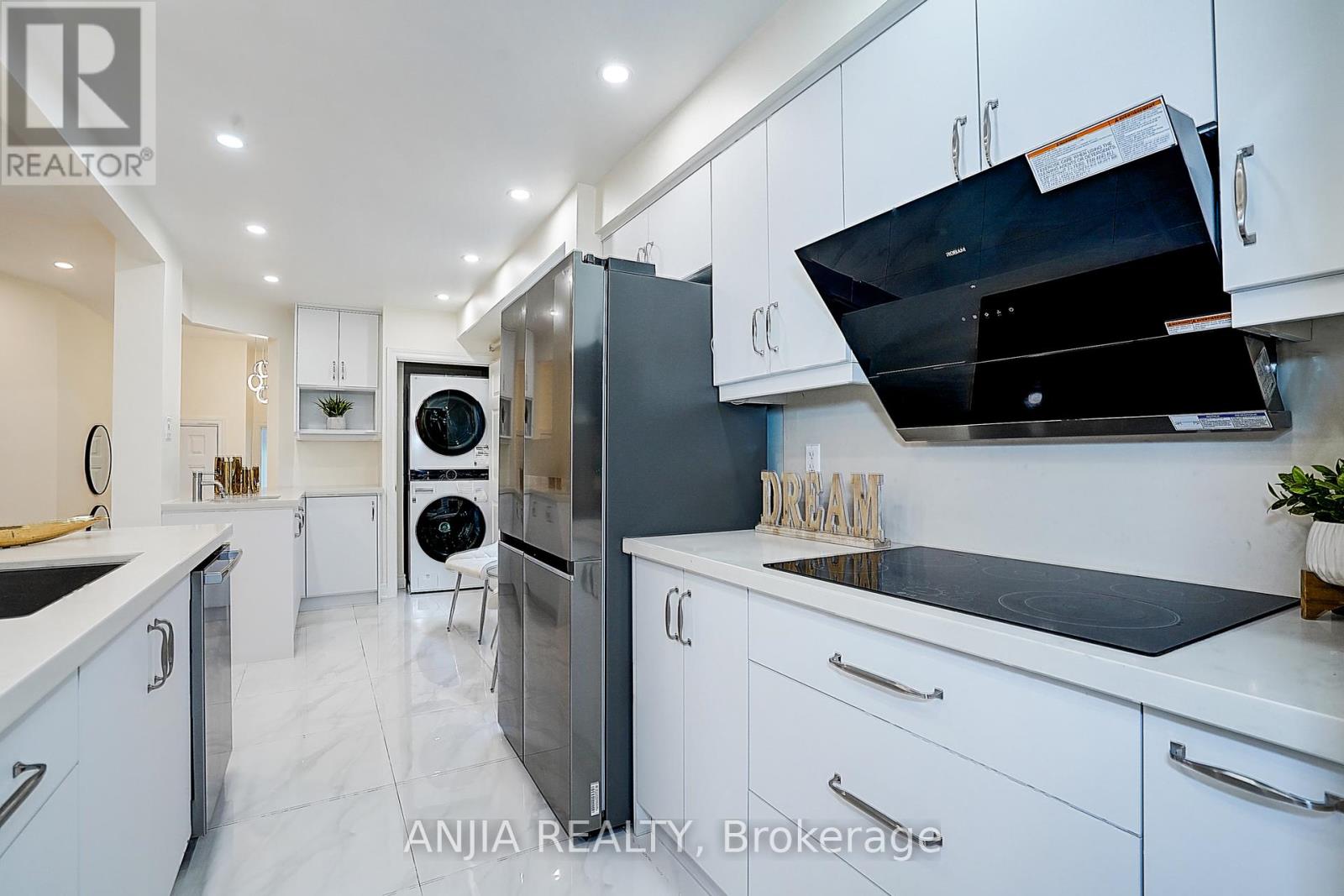 40 Foxglove Court, Markham, Ontario  L3R 3Y3 - Photo 9 - N12369847