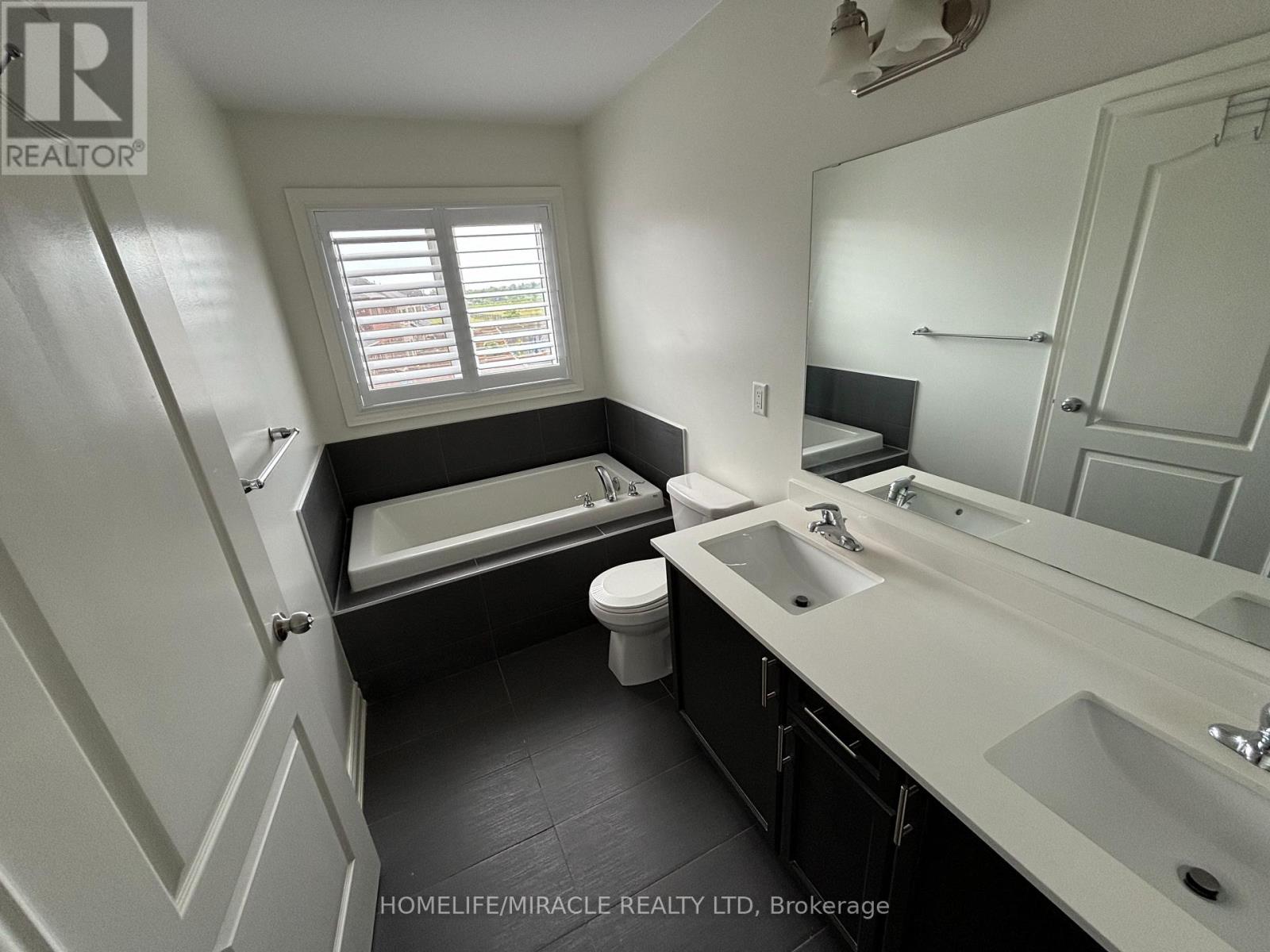Main - 12 Gruenwald Gate, Brampton, Ontario  L6Y 0C3 - Photo 15 - W12385581
