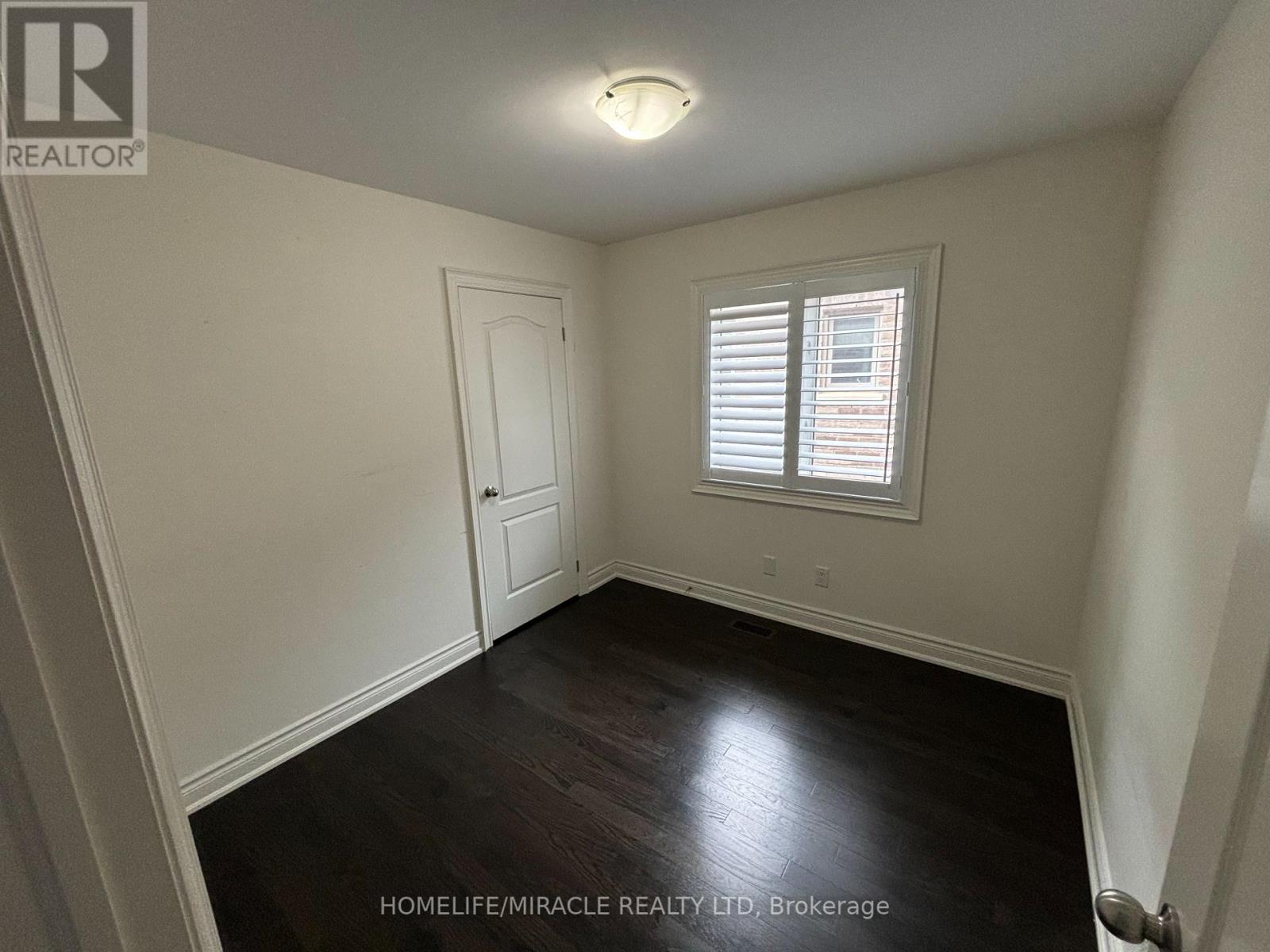 Main - 12 Gruenwald Gate, Brampton, Ontario  L6Y 0C3 - Photo 12 - W12385581