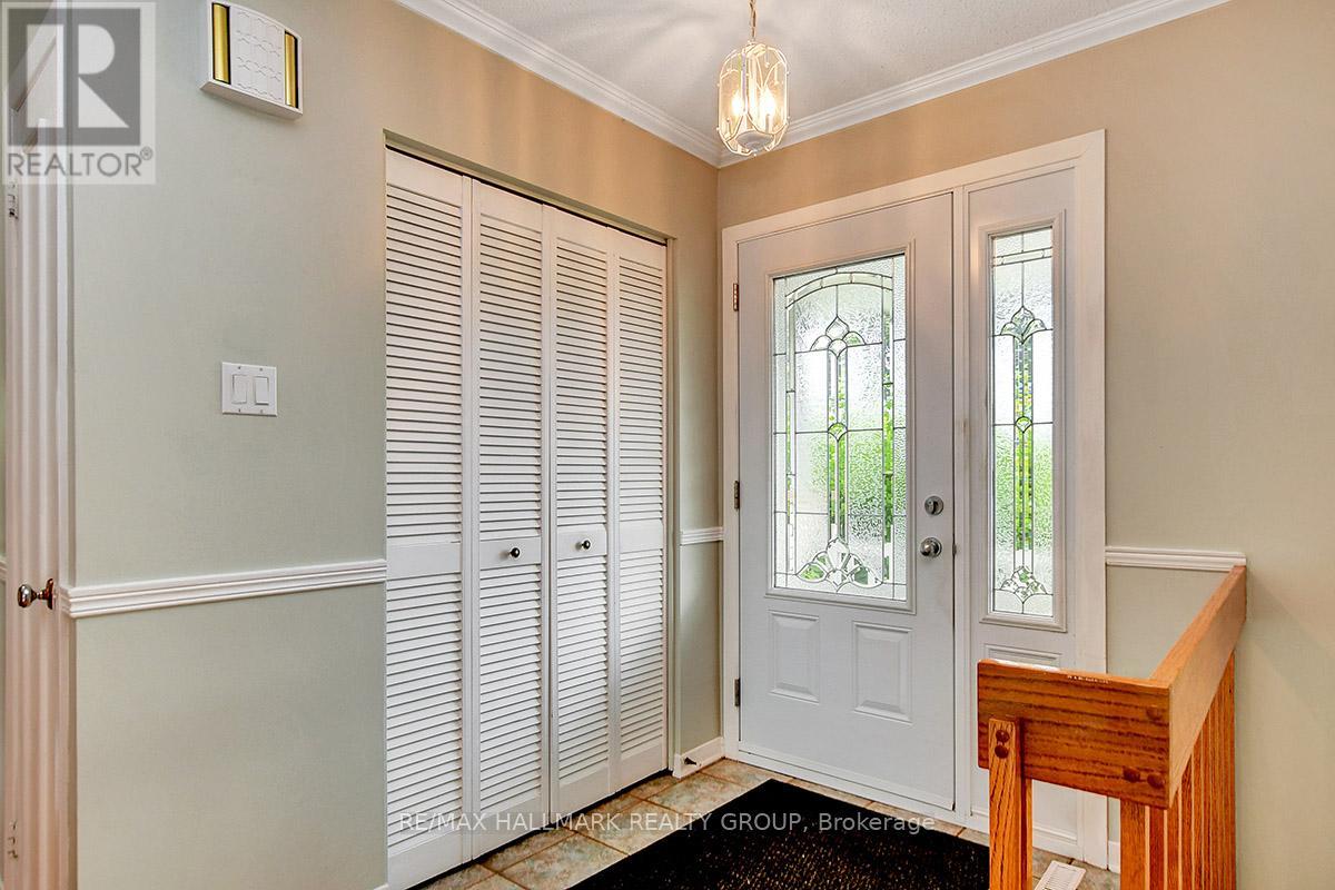 1134 Maisonneuve Street, Ottawa, Ontario  K1C 1L1 - Photo 2 - X12386053