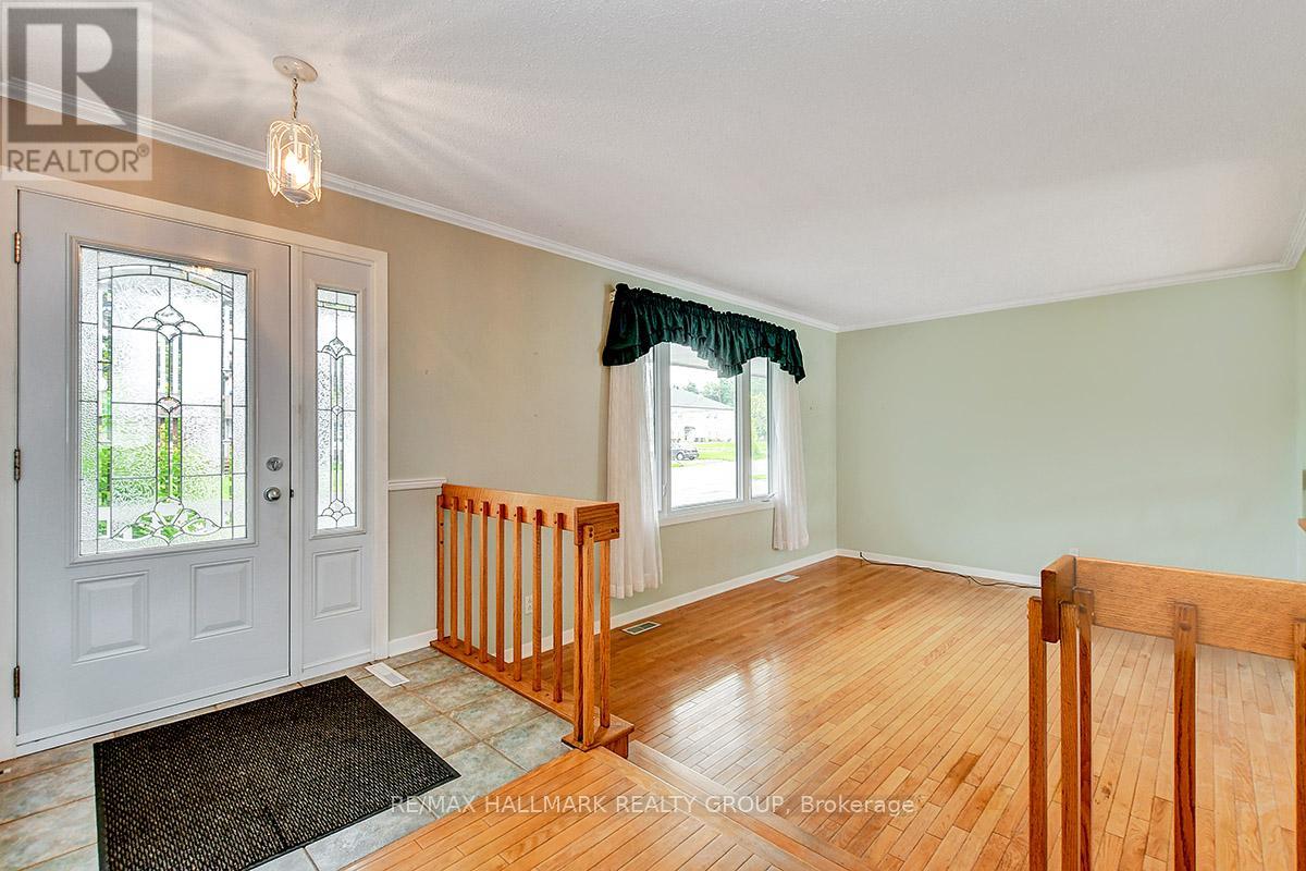 1134 Maisonneuve Street, Ottawa, Ontario  K1C 1L1 - Photo 3 - X12386053