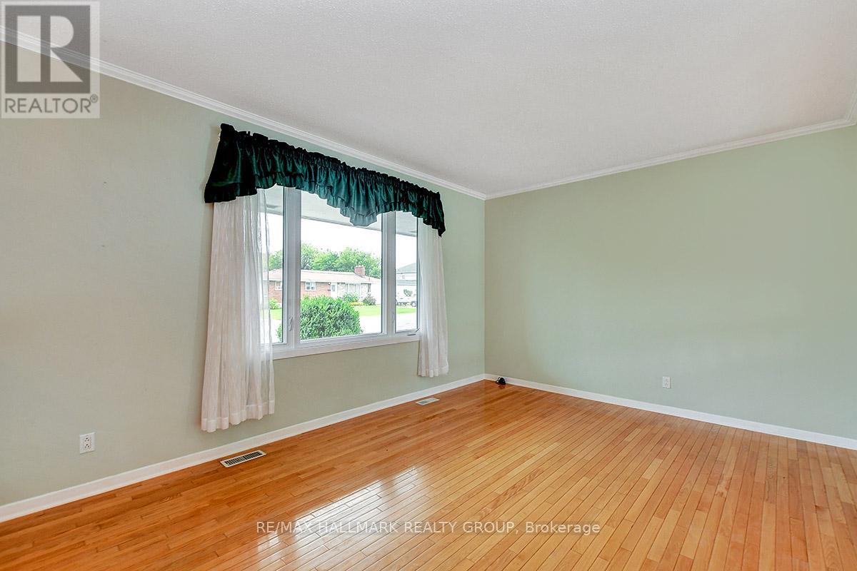 1134 Maisonneuve Street, Ottawa, Ontario  K1C 1L1 - Photo 4 - X12386053