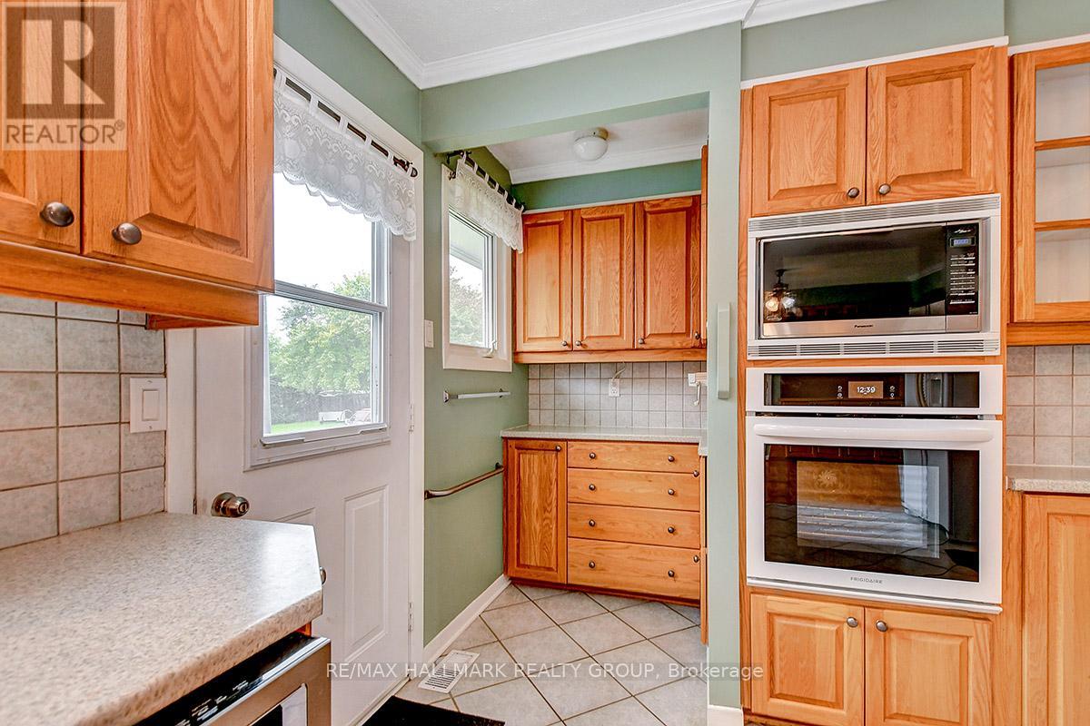 1134 Maisonneuve Street, Ottawa, Ontario  K1C 1L1 - Photo 9 - X12386053