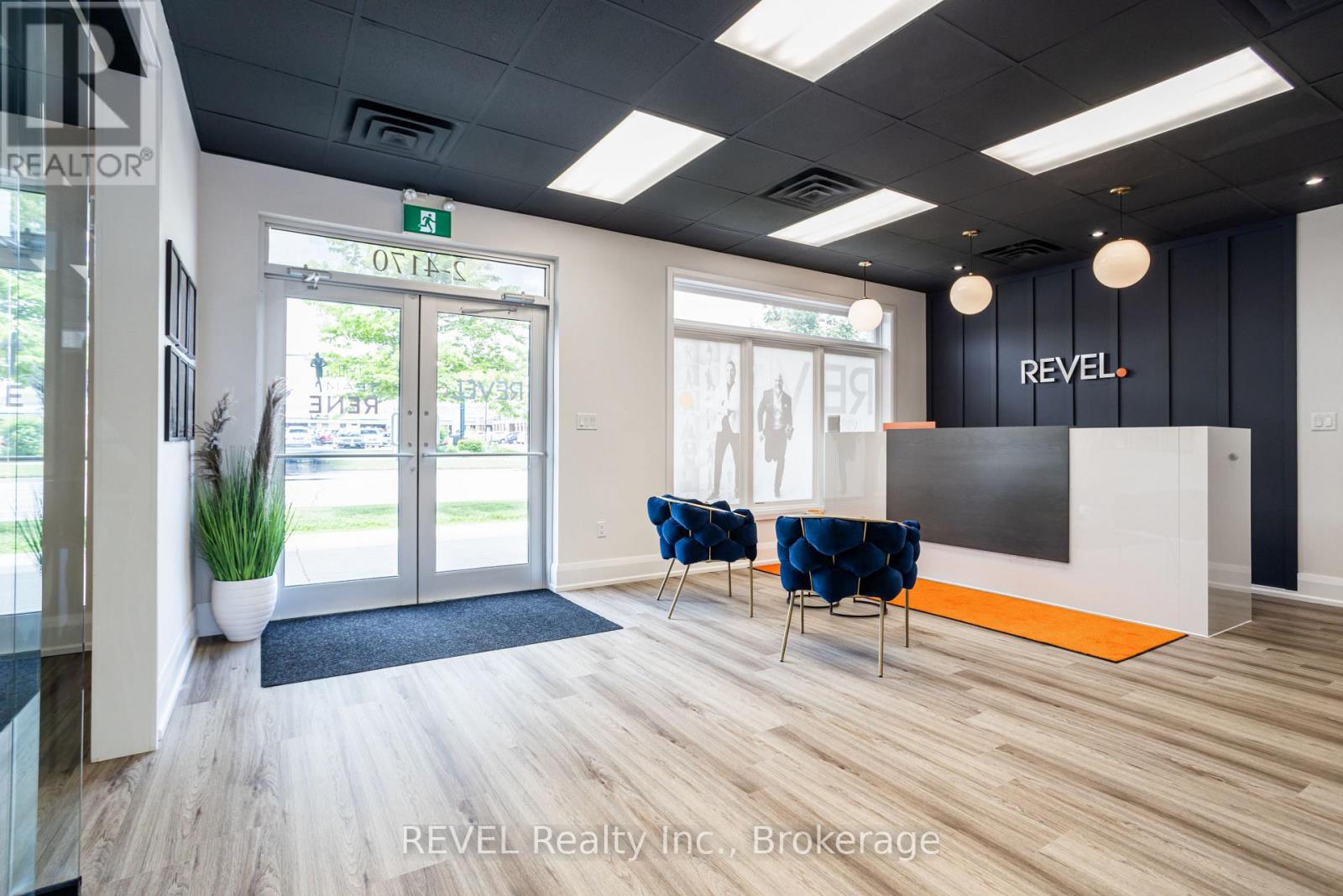 2 - 4170 Fairview Street, Burlington, Ontario  L7L 0G7 - Photo 4 - W12386044