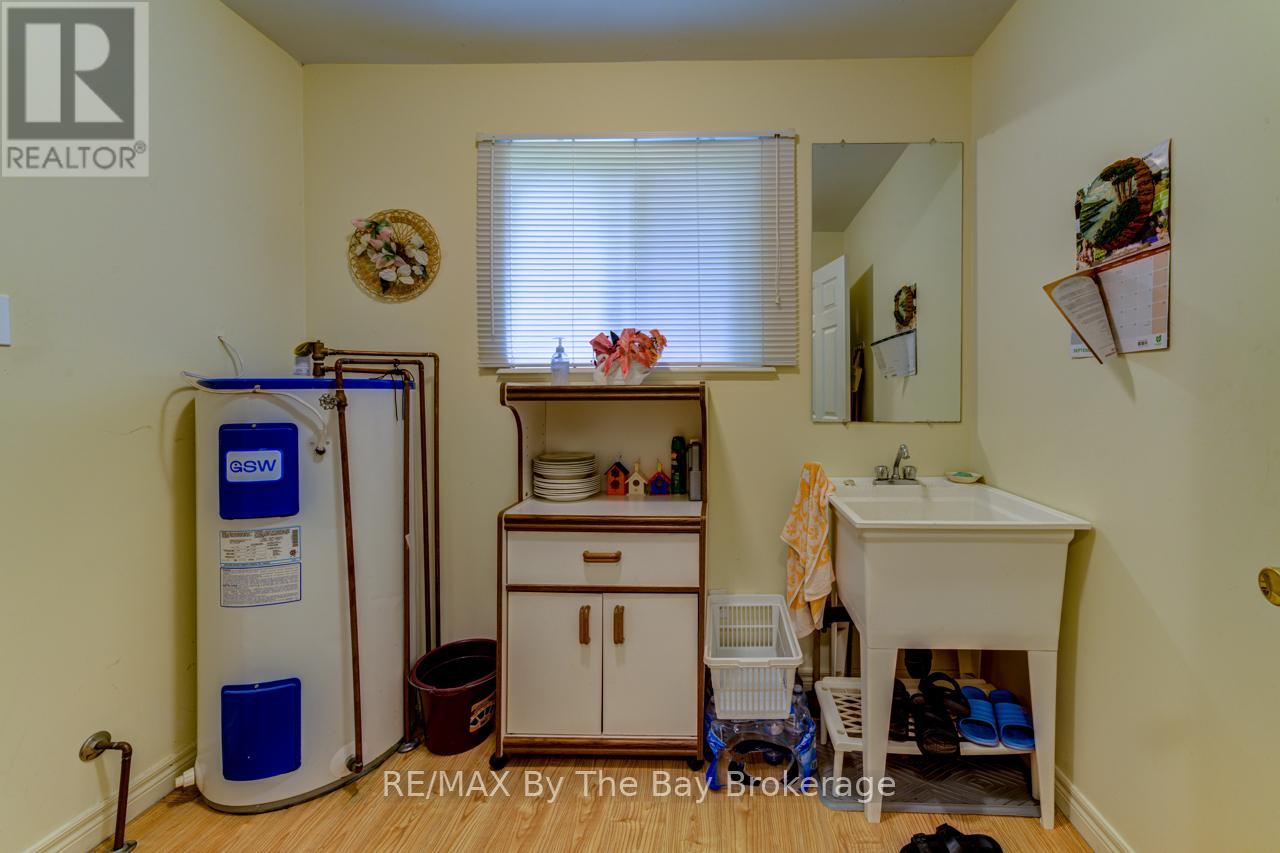 58 29th Street N, Wasaga Beach, Ontario  L9Z 2E1 - Photo 11 - S12386048