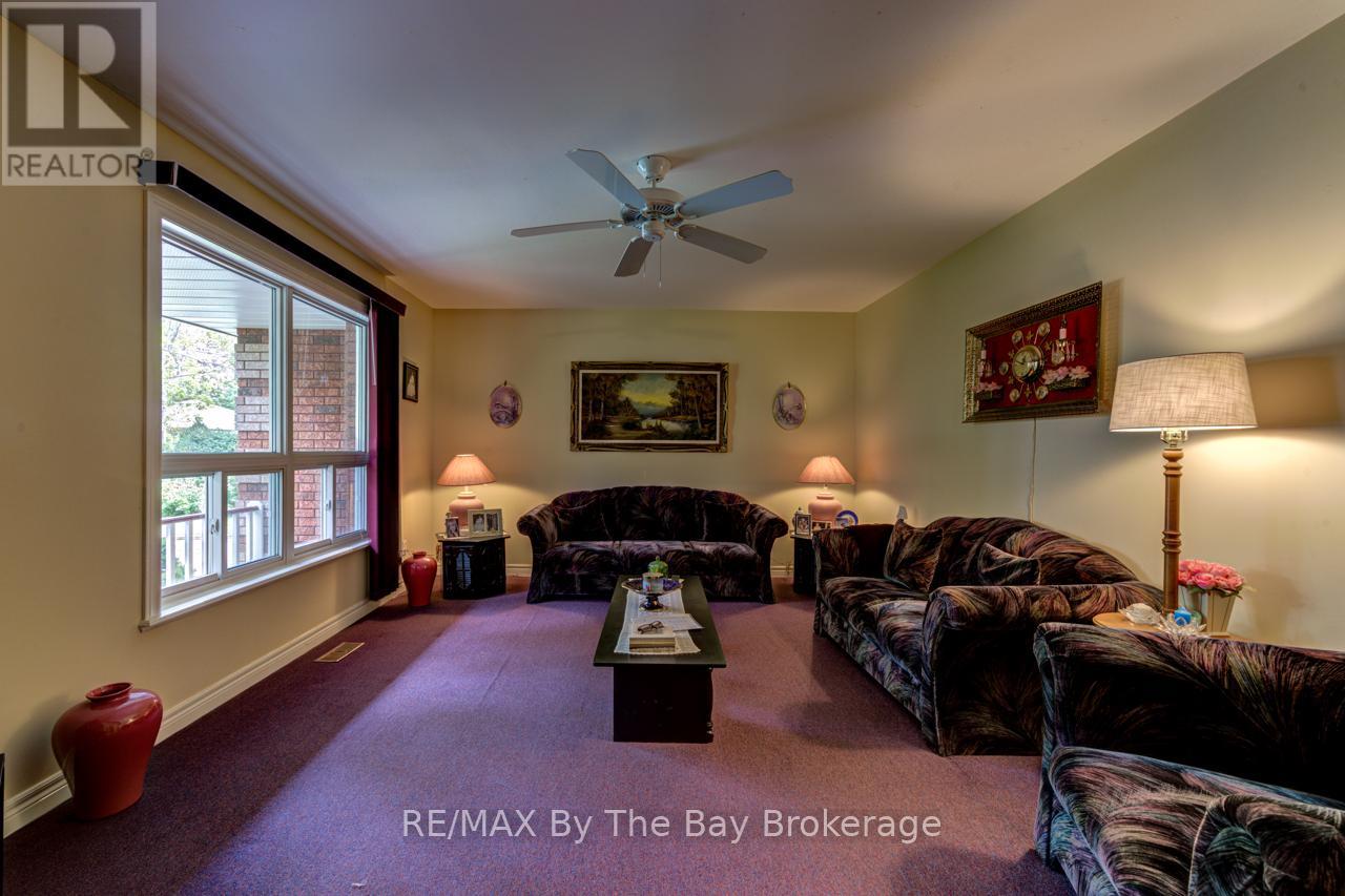 58 29th Street N, Wasaga Beach, Ontario  L9Z 2E1 - Photo 12 - S12386048