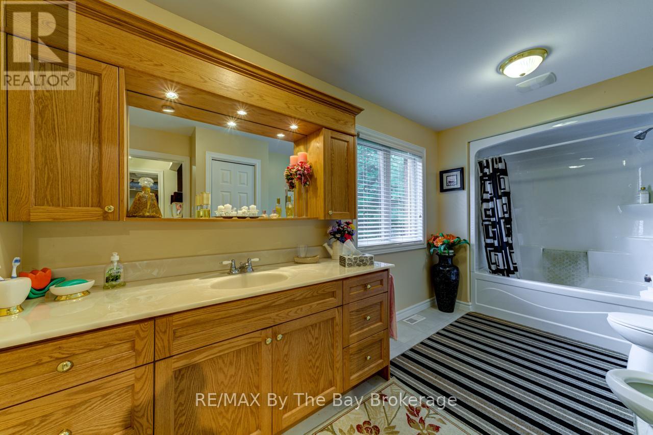 58 29th Street N, Wasaga Beach, Ontario  L9Z 2E1 - Photo 18 - S12386048