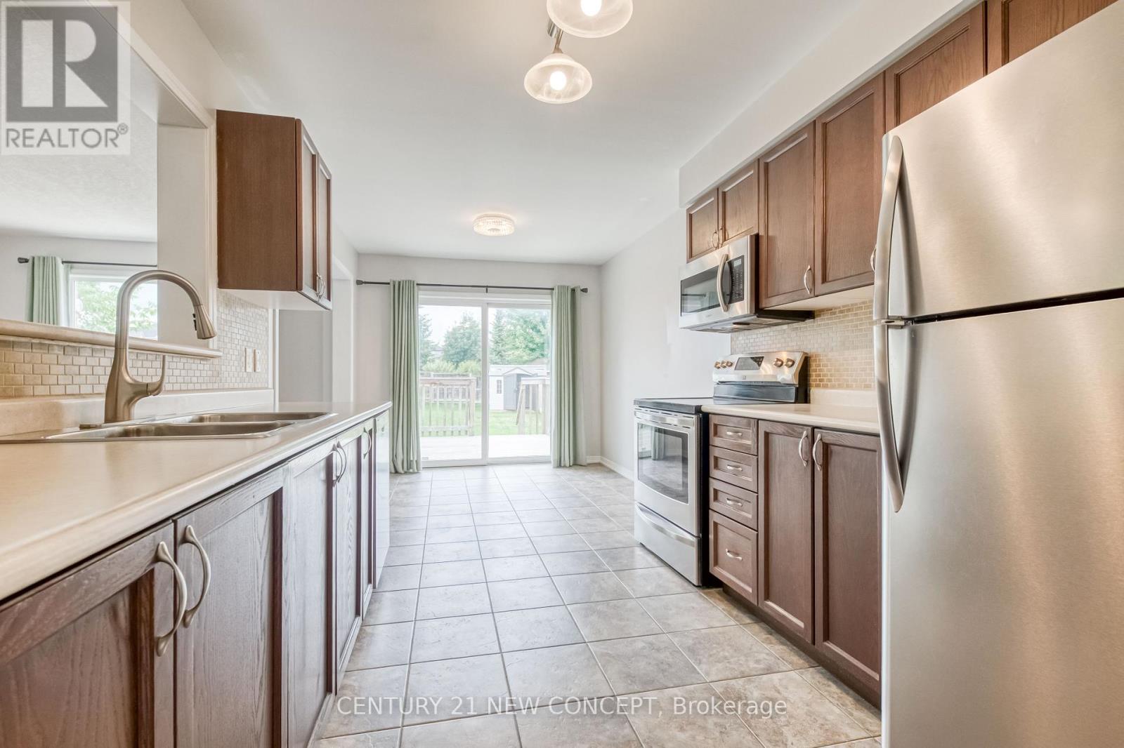 2174 Taggart Crt, Innisfil (Alcona), Ontario  L9S 0C4 - Photo 12 - N12386038