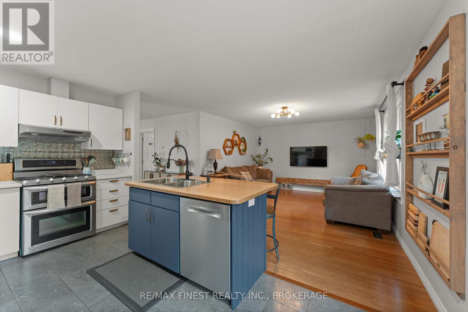 910 Lombardy Street, Kingston, Ontario  K7M 9C2 - Photo 11 - X12386070