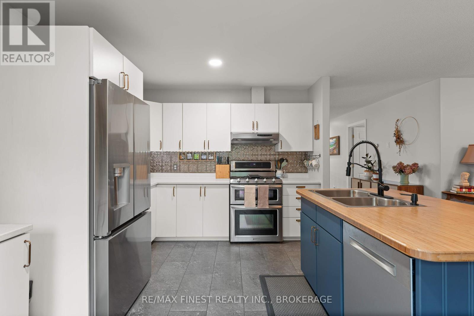 910 Lombardy Street, Kingston, Ontario  K7M 9C2 - Photo 9 - X12386070