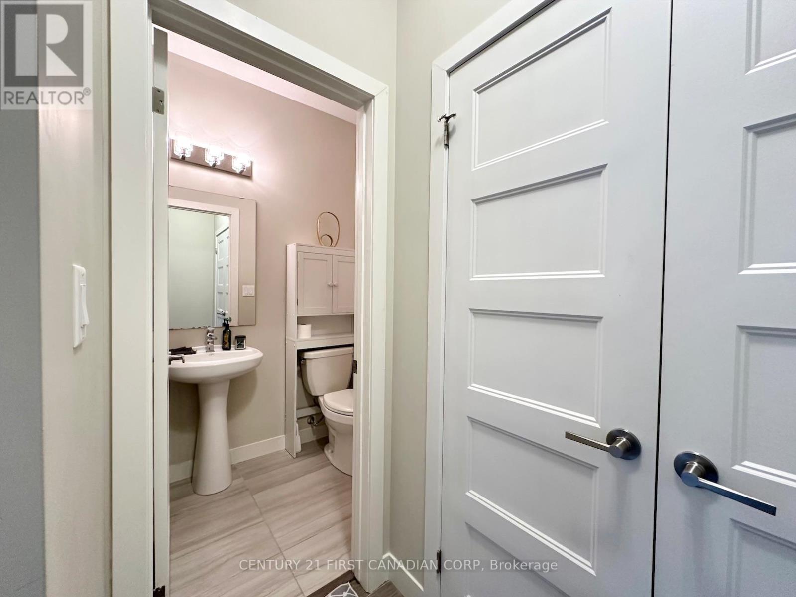 961 - 961 Manhattan Way, London North, Ontario  N6H 5J9 - Photo 17 - X12386092