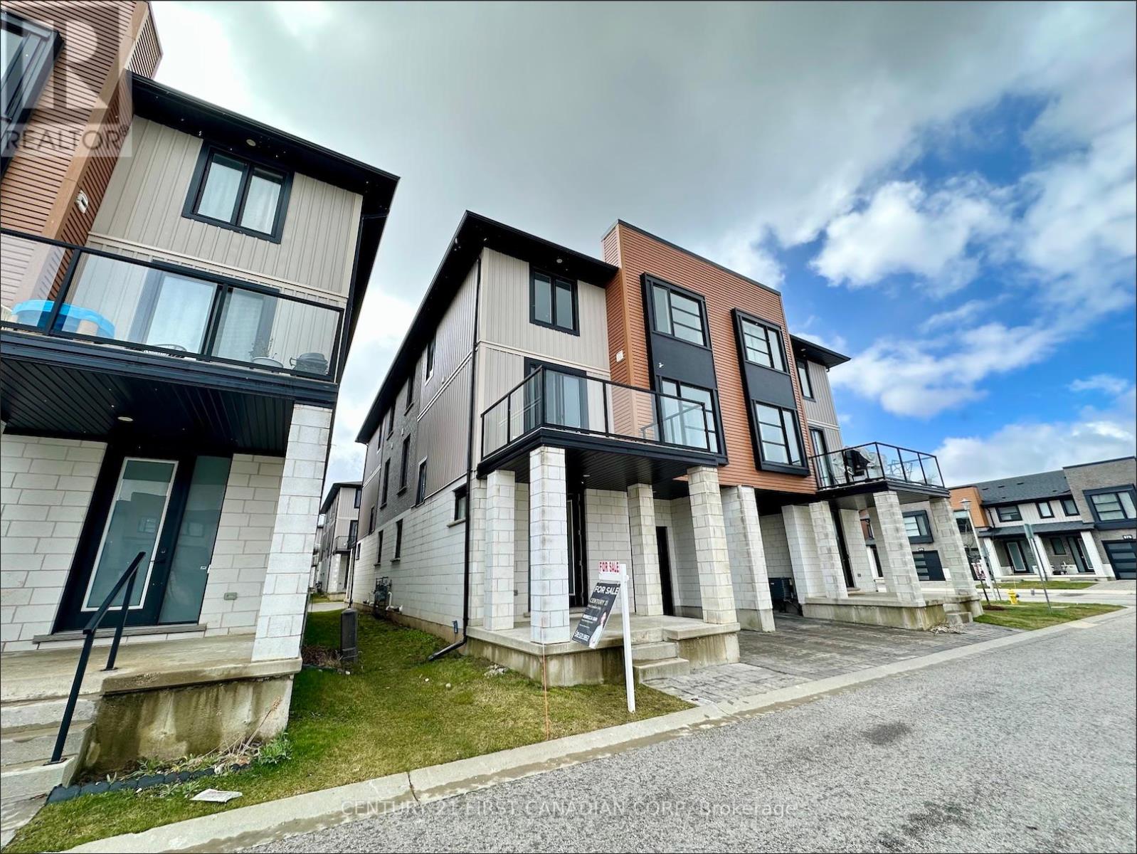 961 - 961 Manhattan Way, London North, Ontario  N6H 5J9 - Photo 2 - X12386092