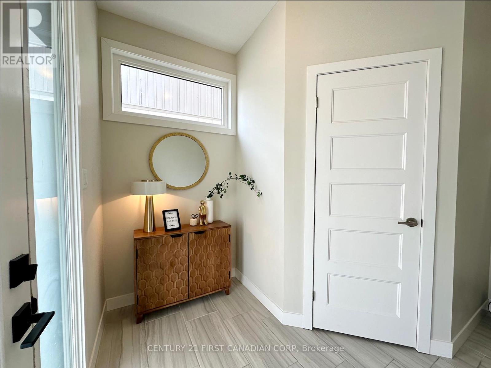961 - 961 Manhattan Way, London North, Ontario  N6H 5J9 - Photo 3 - X12386092