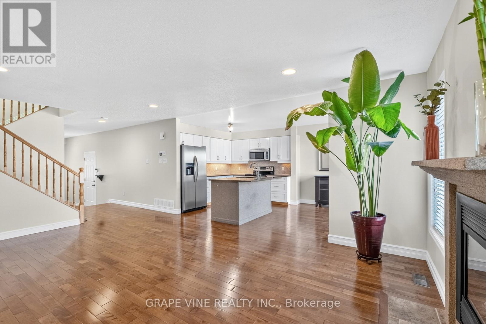 9 Stoneleigh Street, Ottawa, Ontario  K2G 7A2 - Photo 10 - X12386055