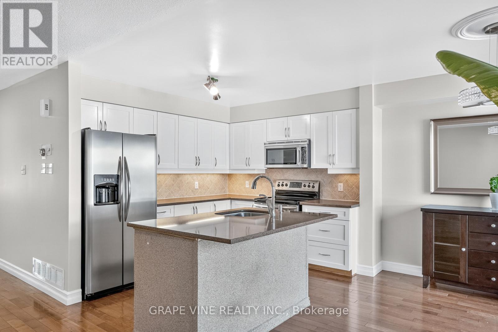 9 Stoneleigh Street, Ottawa, Ontario  K2G 7A2 - Photo 11 - X12386055