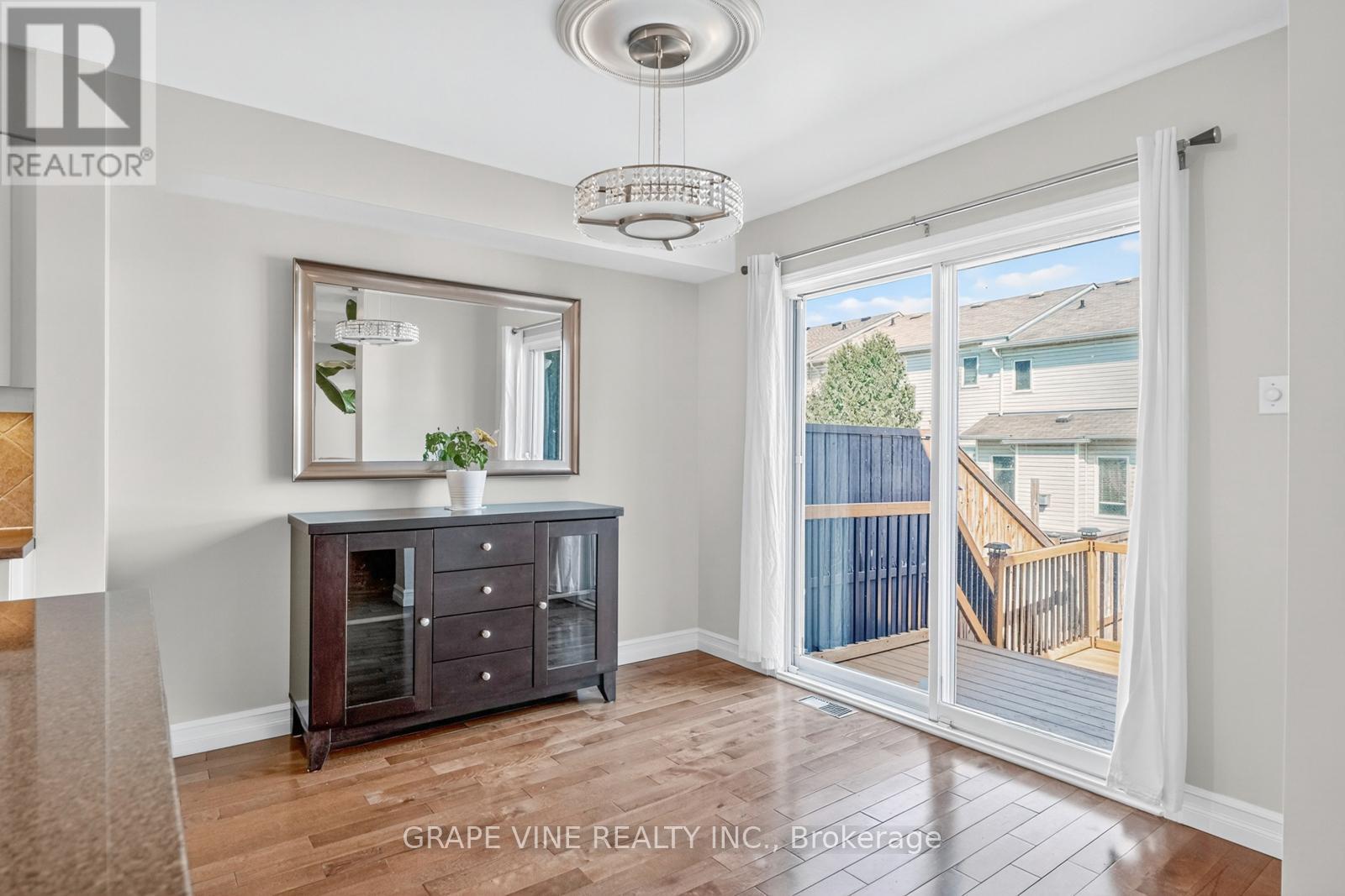 9 Stoneleigh Street, Ottawa, Ontario  K2G 7A2 - Photo 14 - X12386055
