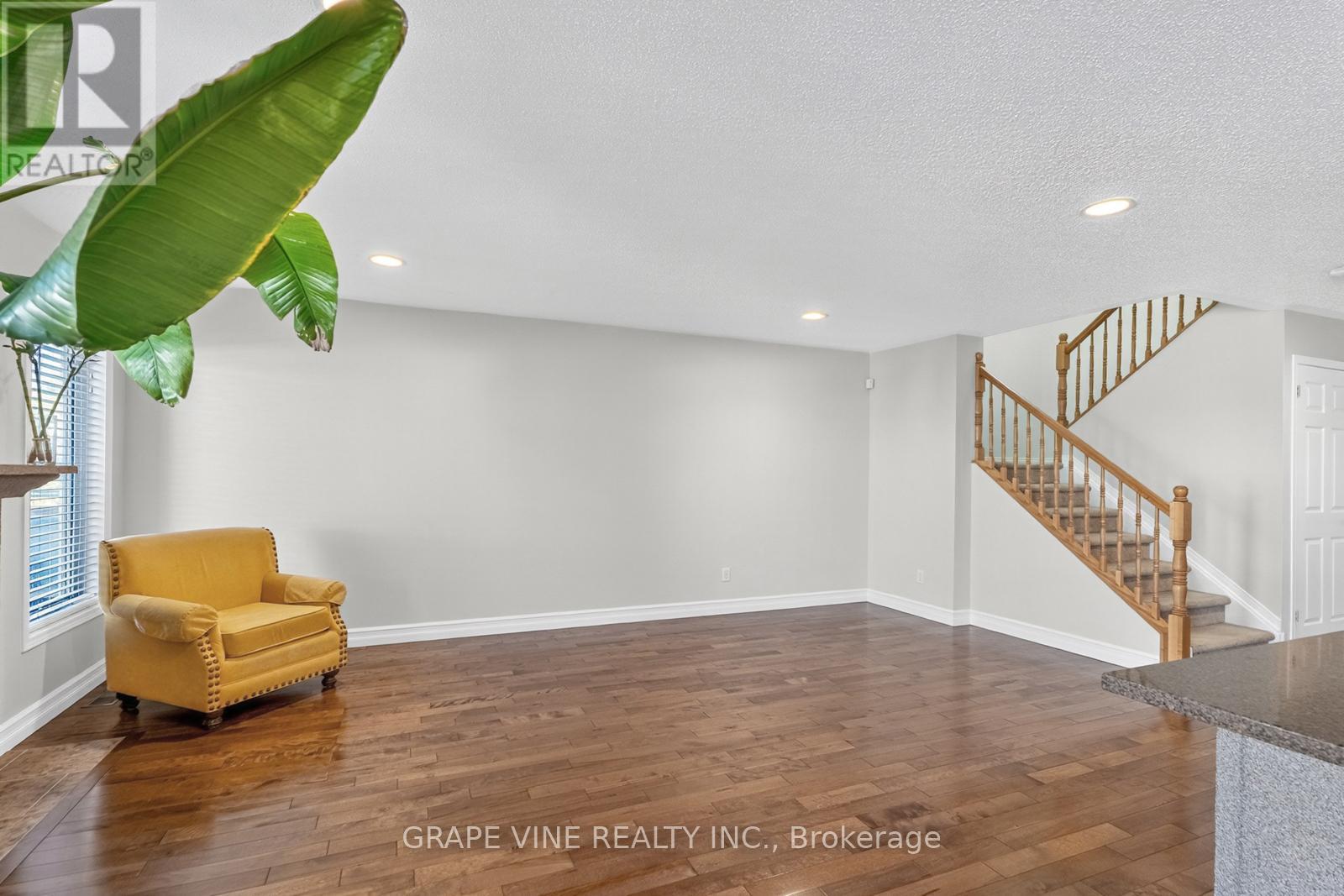 9 Stoneleigh Street, Ottawa, Ontario  K2G 7A2 - Photo 16 - X12386055