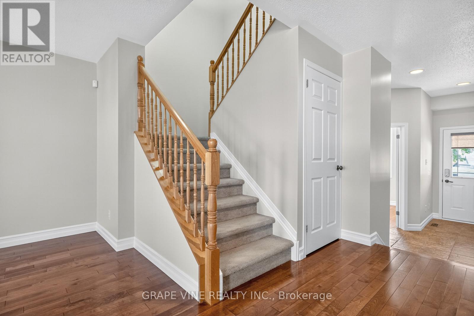 9 Stoneleigh Street, Ottawa, Ontario  K2G 7A2 - Photo 17 - X12386055