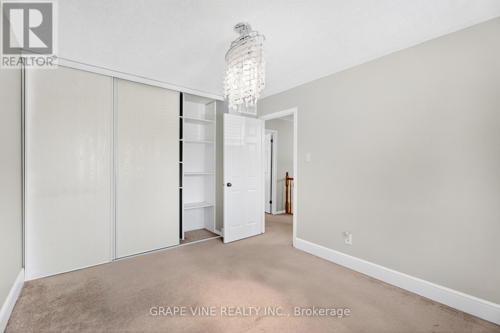 9 Stoneleigh Street, Ottawa, Ontario  K2G 7A2 - Photo 24 - X12386055
