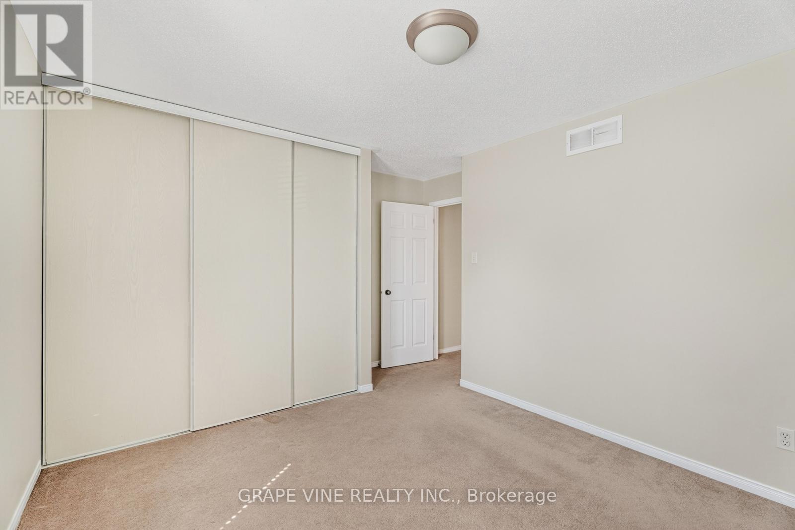9 Stoneleigh Street, Ottawa, Ontario  K2G 7A2 - Photo 27 - X12386055