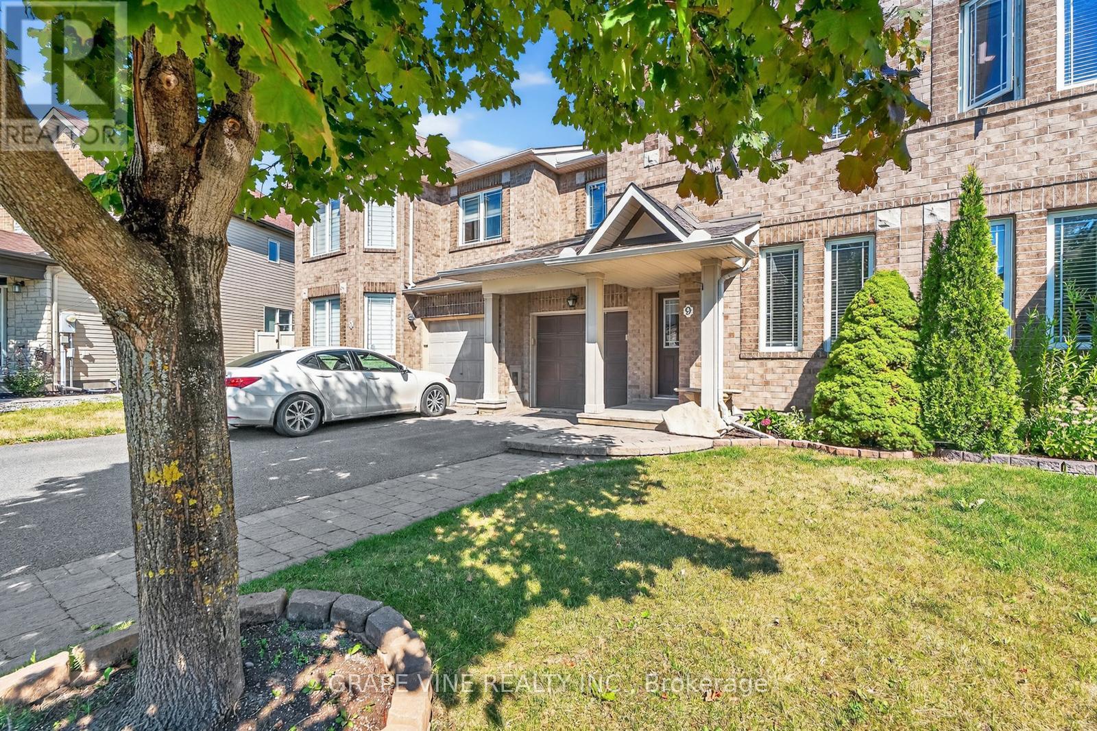9 Stoneleigh Street, Ottawa, Ontario  K2G 7A2 - Photo 3 - X12386055