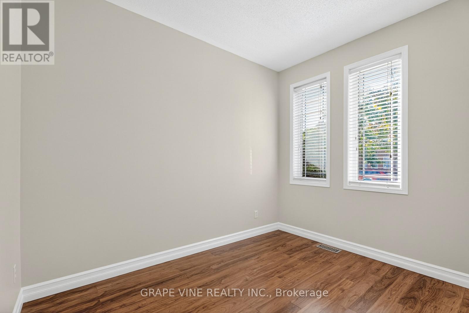 9 Stoneleigh Street, Ottawa, Ontario  K2G 7A2 - Photo 7 - X12386055