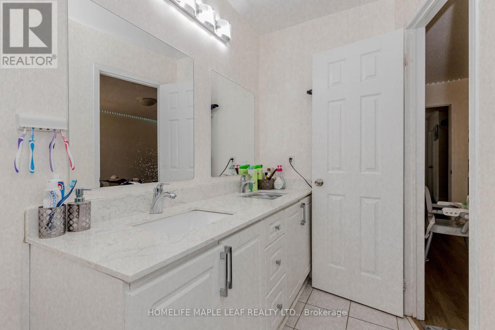 35 Ridgefield Court, Brampton, Ontario  L6P 1B4 - Photo 23 - W12371960