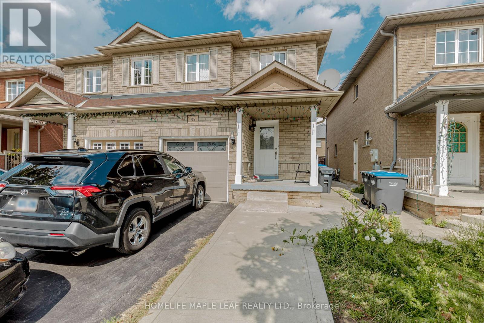 35 Ridgefield Court, Brampton, Ontario  L6P 1B4 - Photo 3 - W12371960