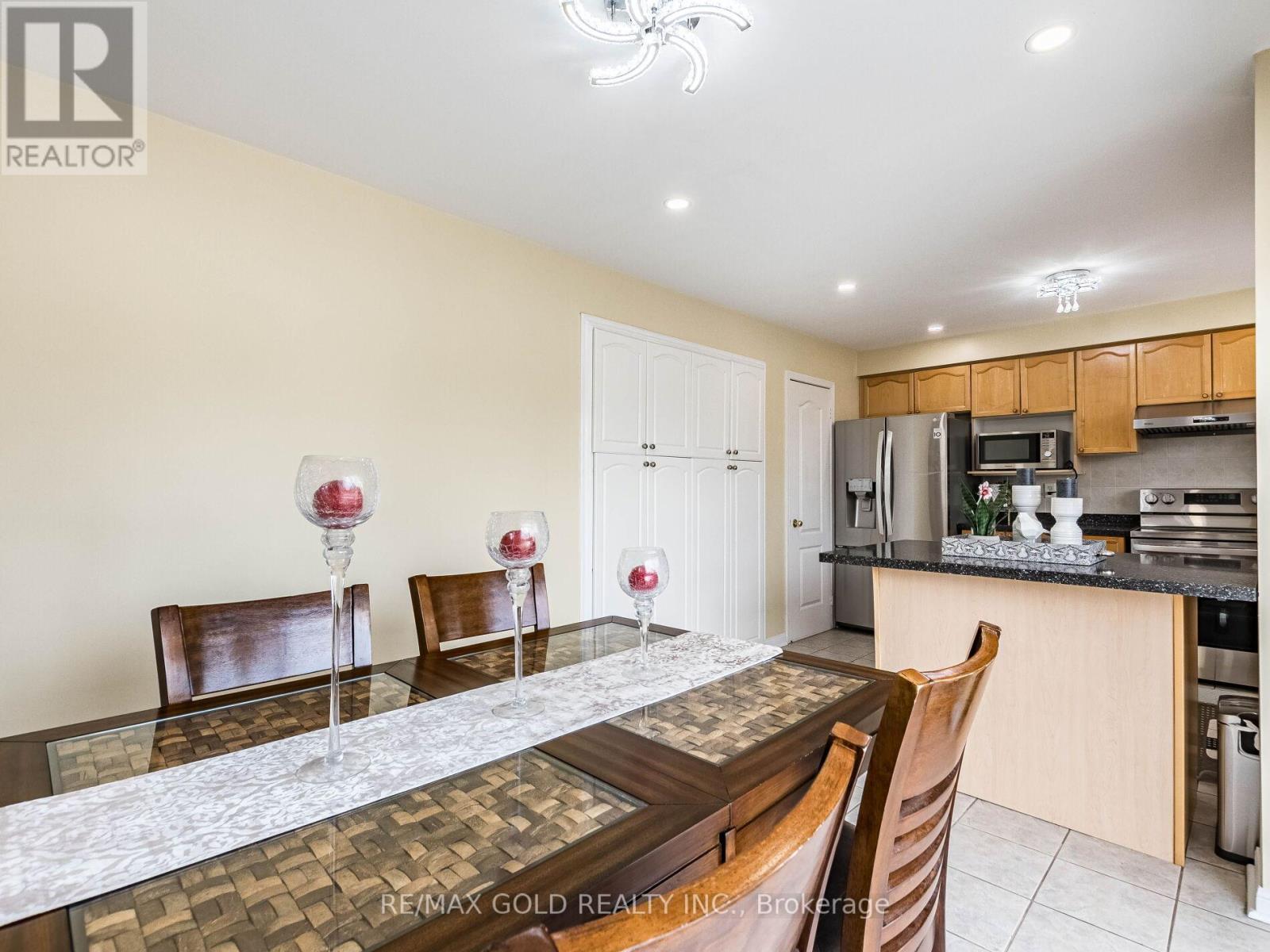 47 Linstock Drive, Brampton, Ontario  L6P 1C9 - Photo 18 - W12386029