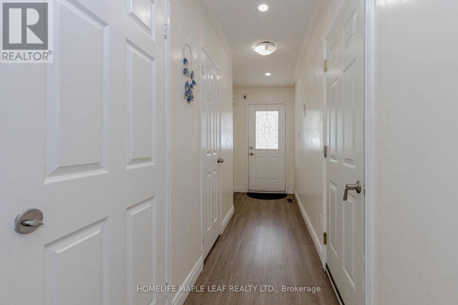 35 Ridgefield Court, Brampton, Ontario  L6P 1B4 - Photo 7 - W12371960