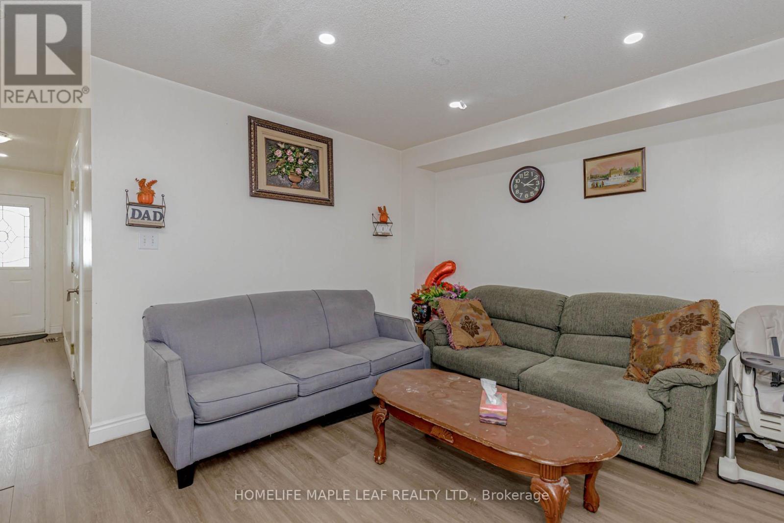 35 Ridgefield Court, Brampton, Ontario  L6P 1B4 - Photo 8 - W12371960