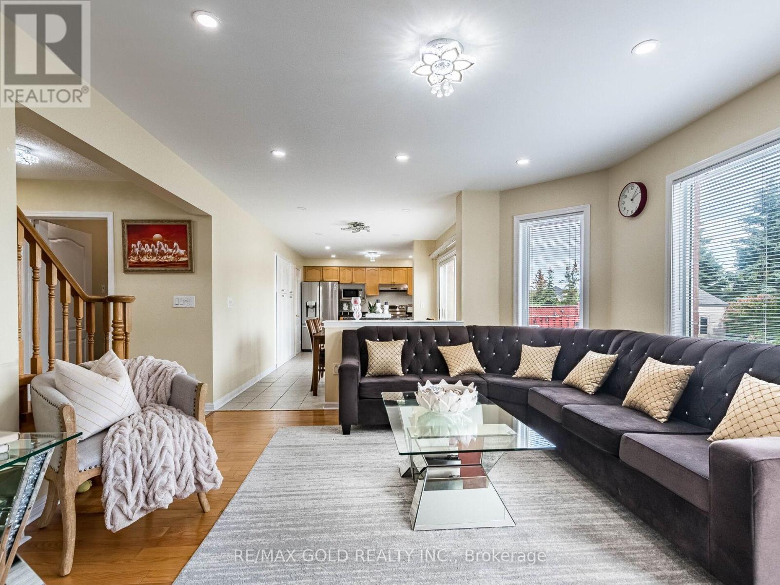 47 Linstock Drive, Brampton, Ontario  L6P 1C9 - Photo 12 - W12386029