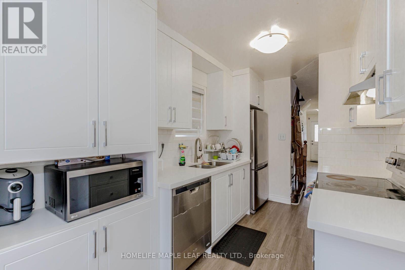 35 Ridgefield Court, Brampton, Ontario  L6P 1B4 - Photo 13 - W12371960
