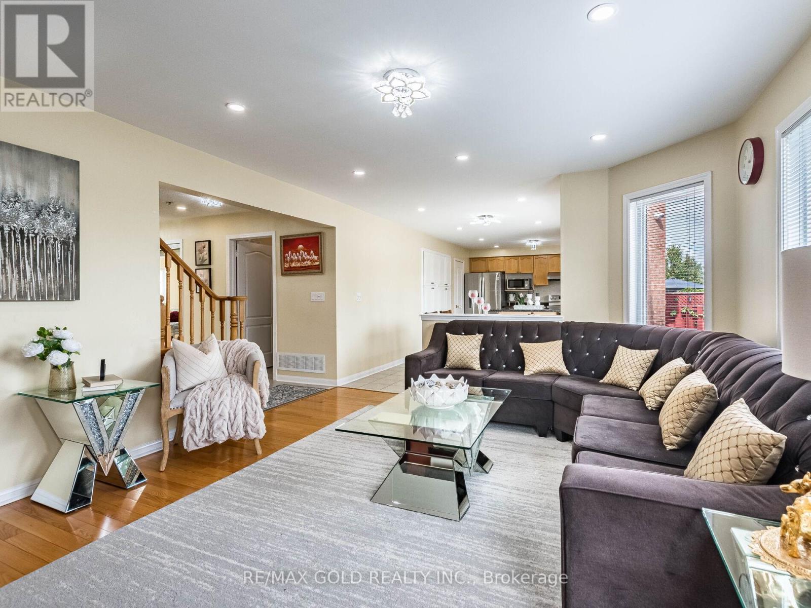 47 Linstock Drive, Brampton, Ontario  L6P 1C9 - Photo 13 - W12386029