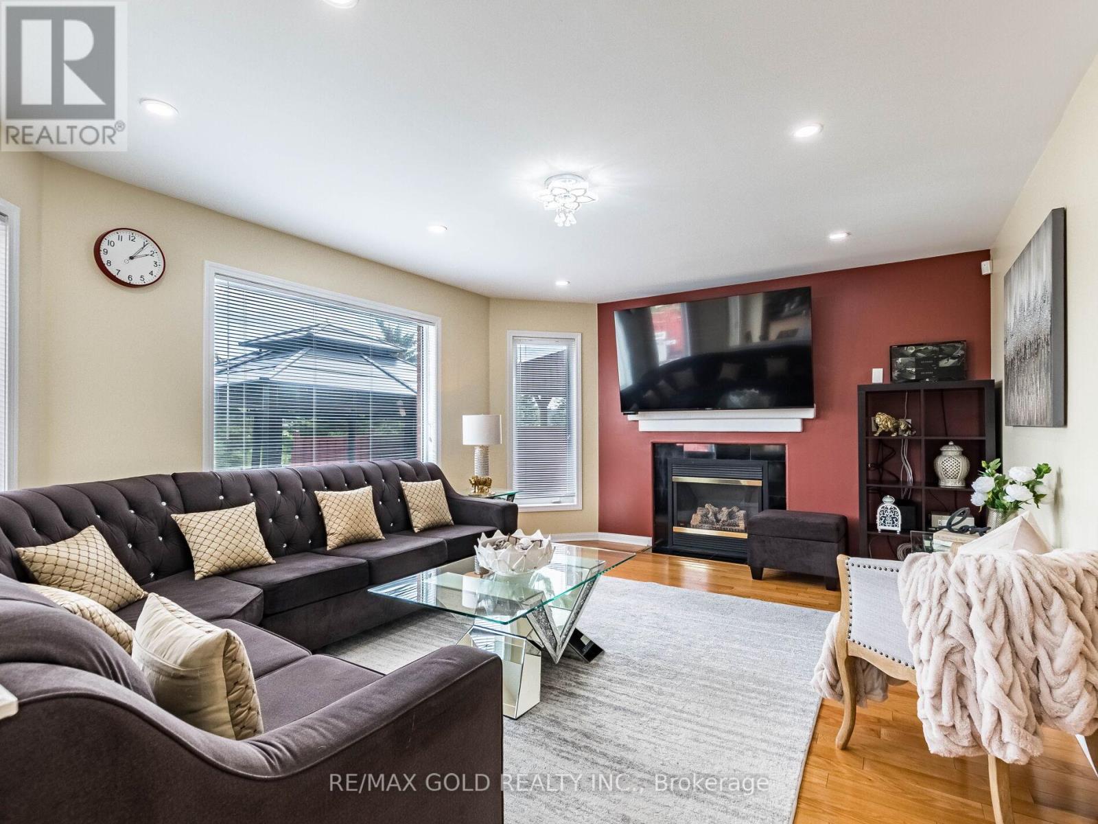 47 Linstock Drive, Brampton, Ontario  L6P 1C9 - Photo 14 - W12386029