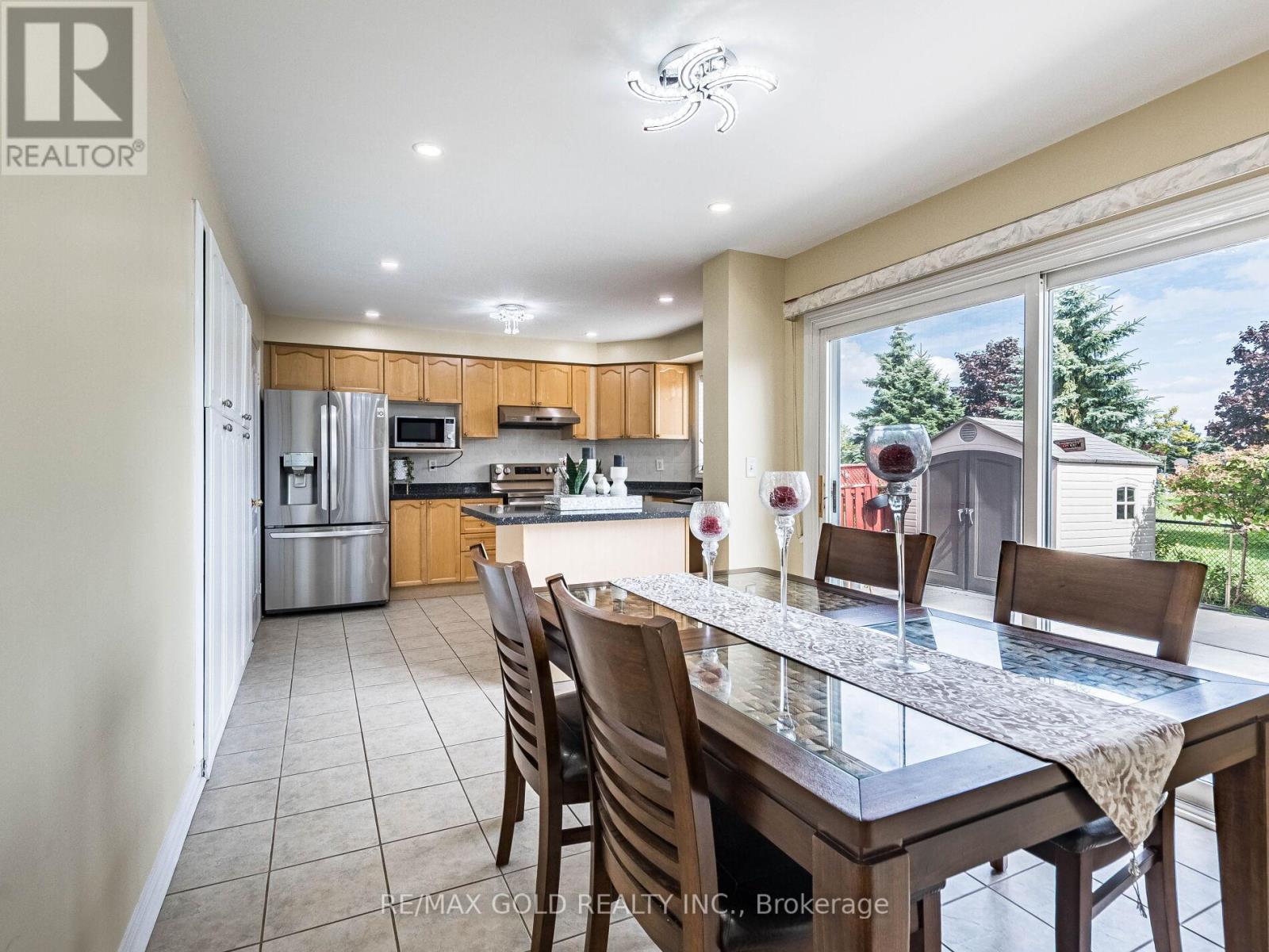 47 Linstock Drive, Brampton, Ontario  L6P 1C9 - Photo 15 - W12386029