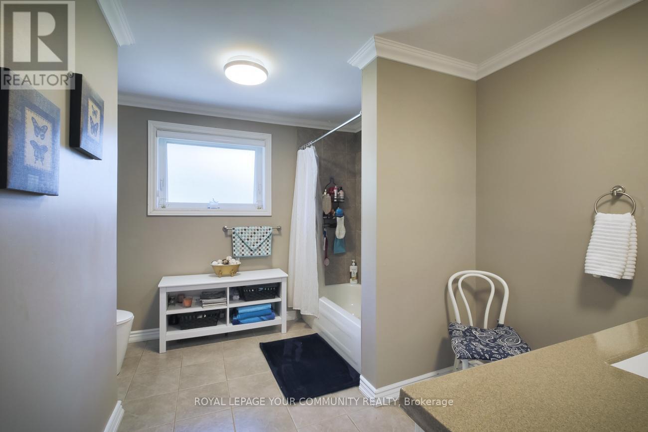 41 Hamilton Drive, Newmarket, Ontario  L3Y 3E7 - Photo 18 - N12386074