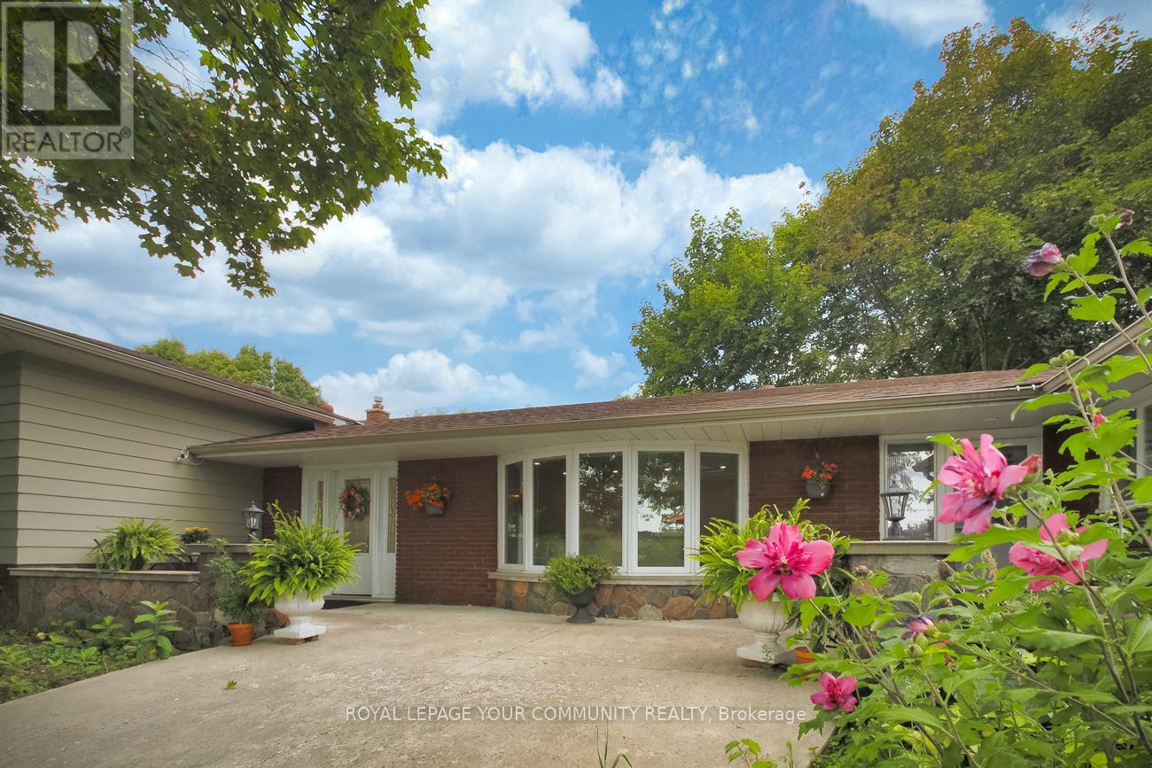 41 Hamilton Drive, Newmarket, Ontario  L3Y 3E7 - Photo 2 - N12386074