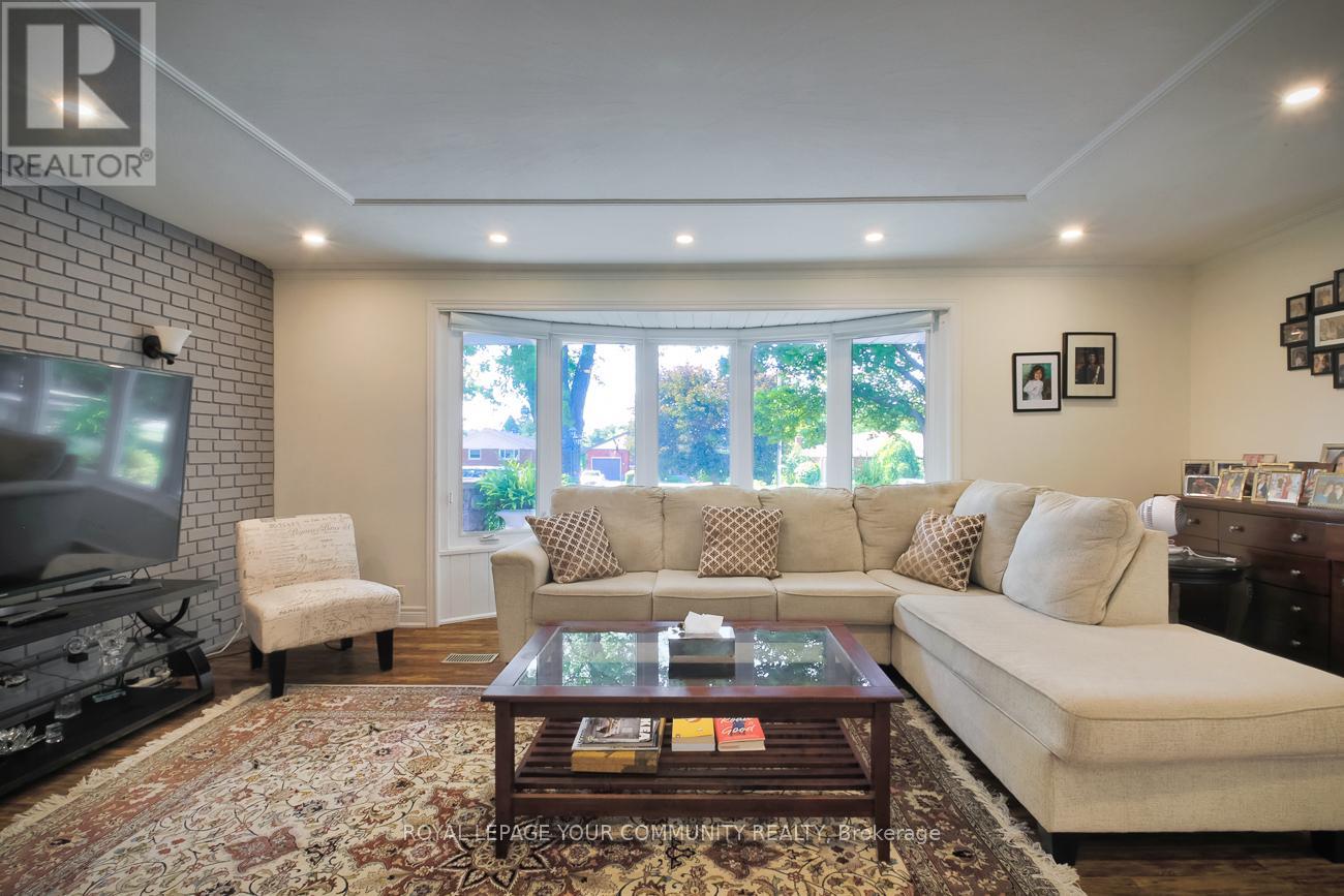 41 Hamilton Drive, Newmarket, Ontario  L3Y 3E7 - Photo 23 - N12386074