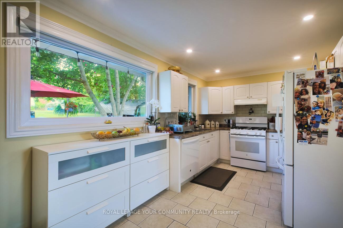 41 Hamilton Drive, Newmarket, Ontario  L3Y 3E7 - Photo 25 - N12386074