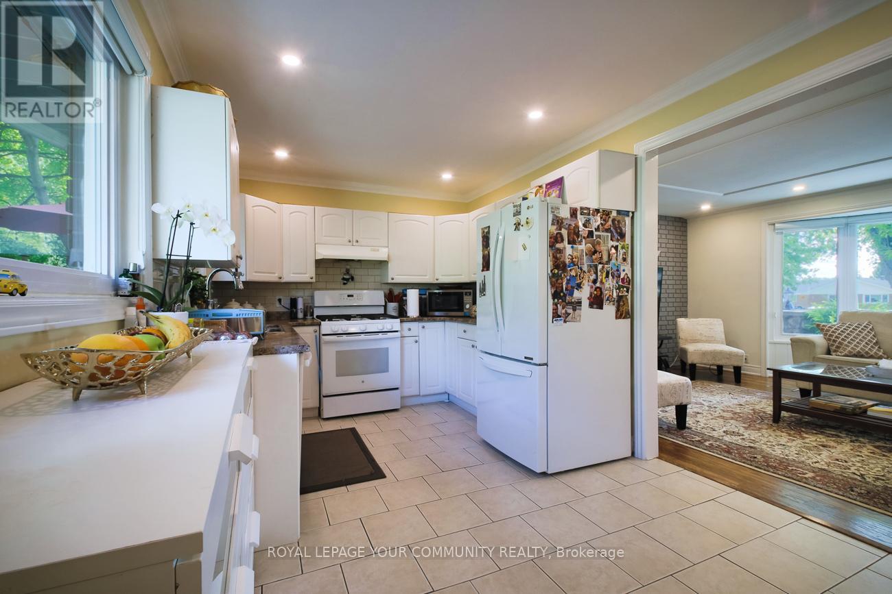 41 Hamilton Drive, Newmarket, Ontario  L3Y 3E7 - Photo 26 - N12386074
