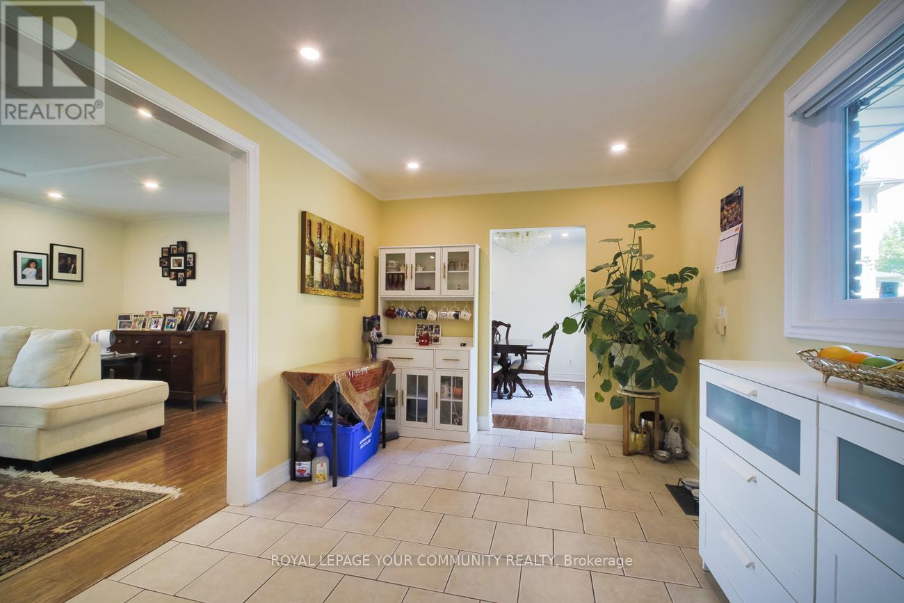 41 Hamilton Drive, Newmarket, Ontario  L3Y 3E7 - Photo 28 - N12386074