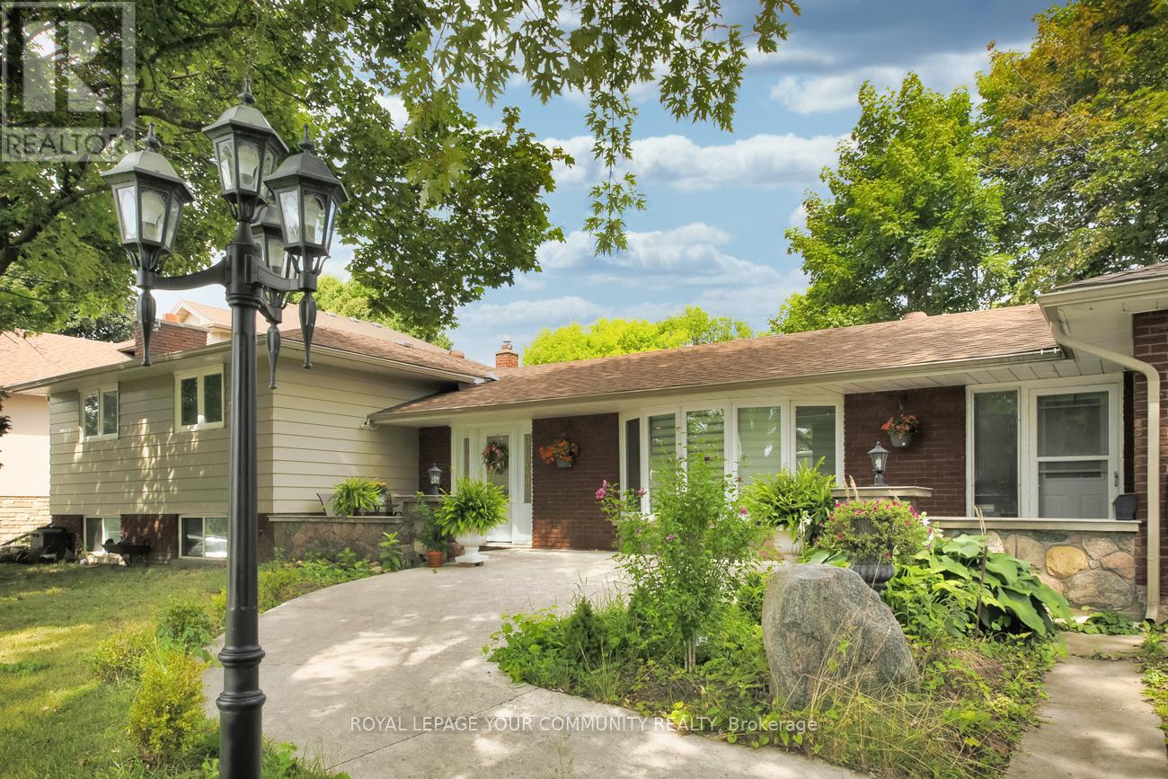 41 Hamilton Drive, Newmarket, Ontario  L3Y 3E7 - Photo 3 - N12386074
