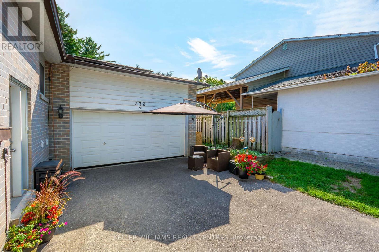 373 Borden Avenue, Newmarket, Ontario  L3Y 5C1 - Photo 3 - N12386086