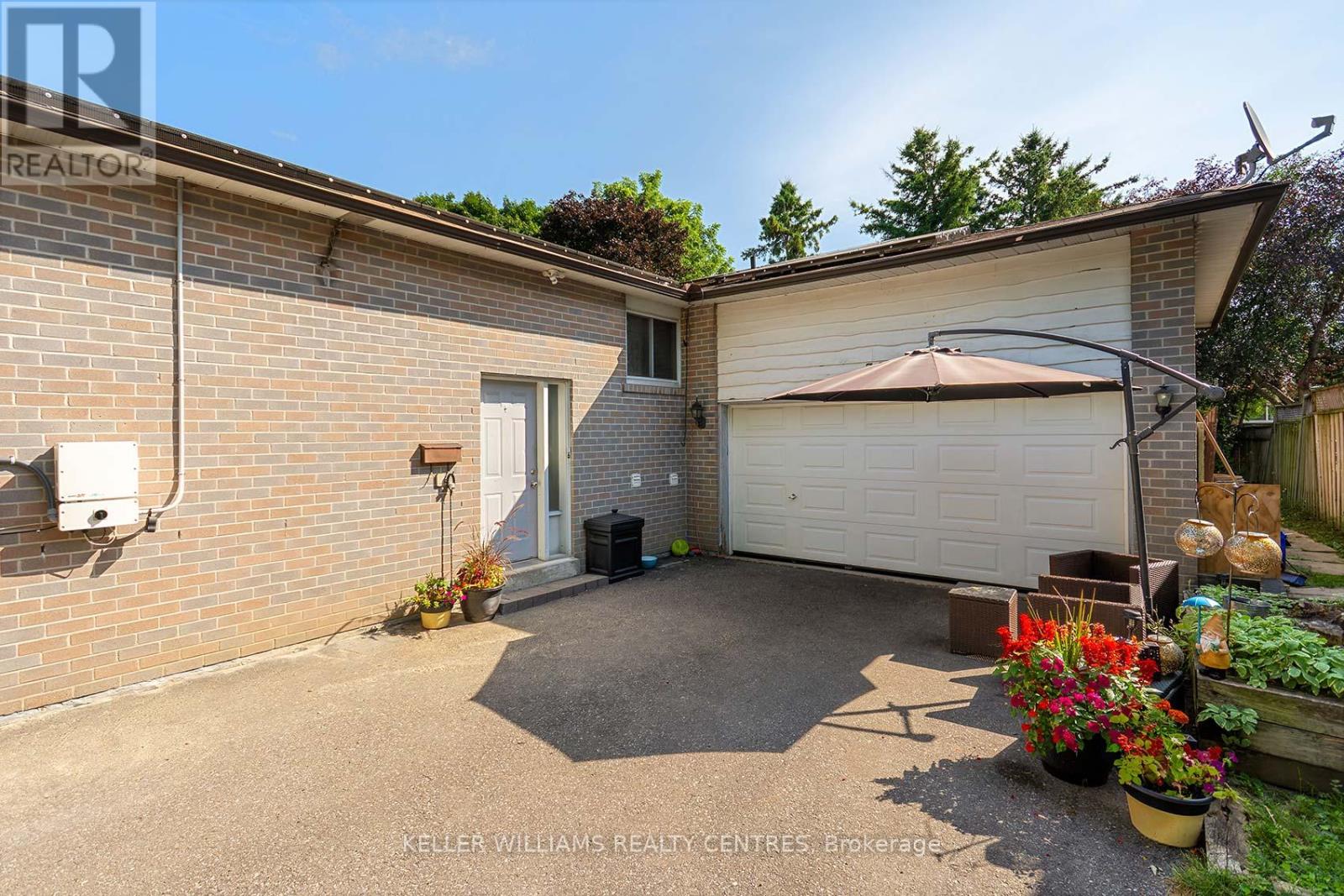 373 Borden Avenue, Newmarket, Ontario  L3Y 5C1 - Photo 4 - N12386086