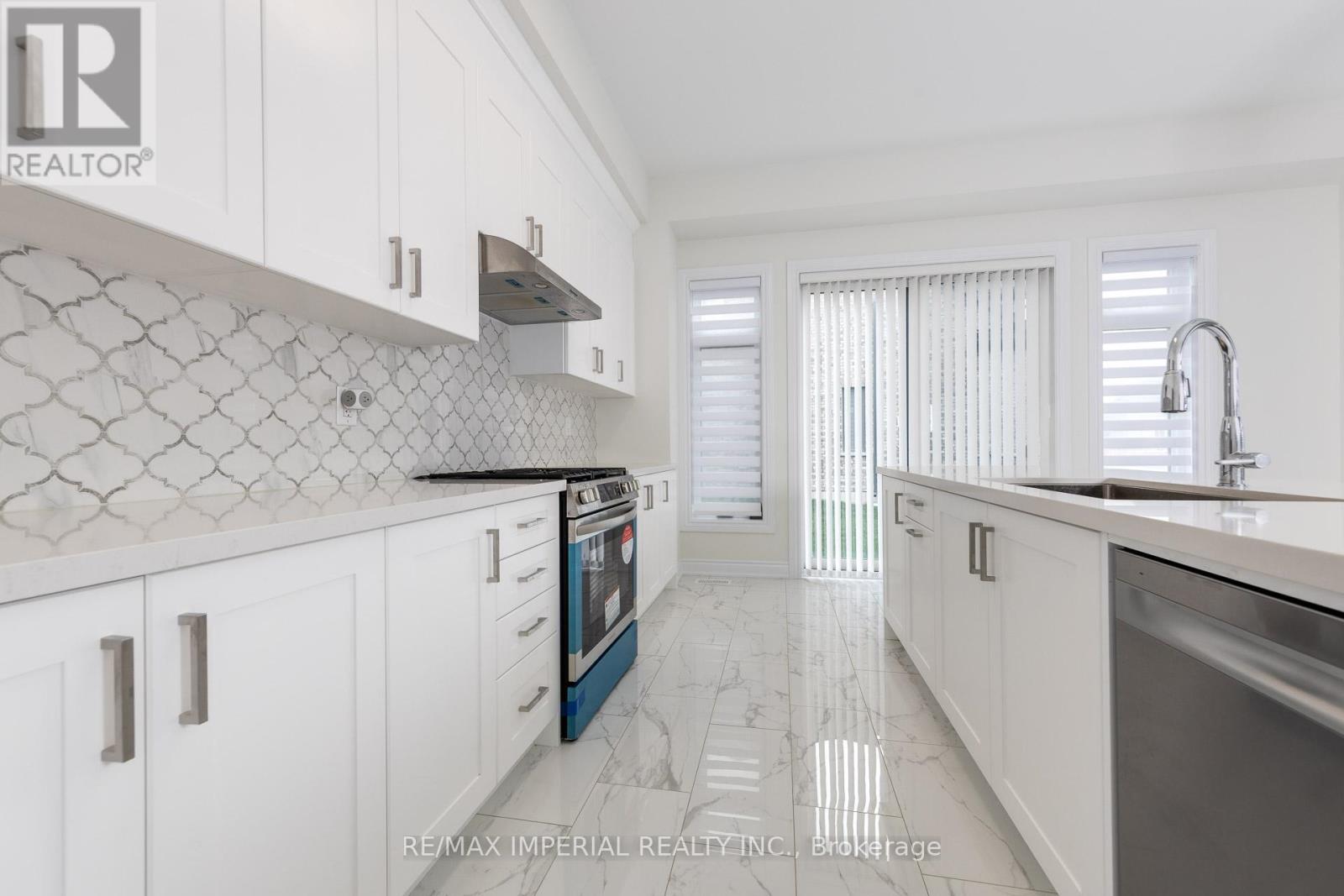20 Harold Humphrey Street, Markham (Angus Glen), Ontario  L6C 3N2 - Photo 16 - N12386111