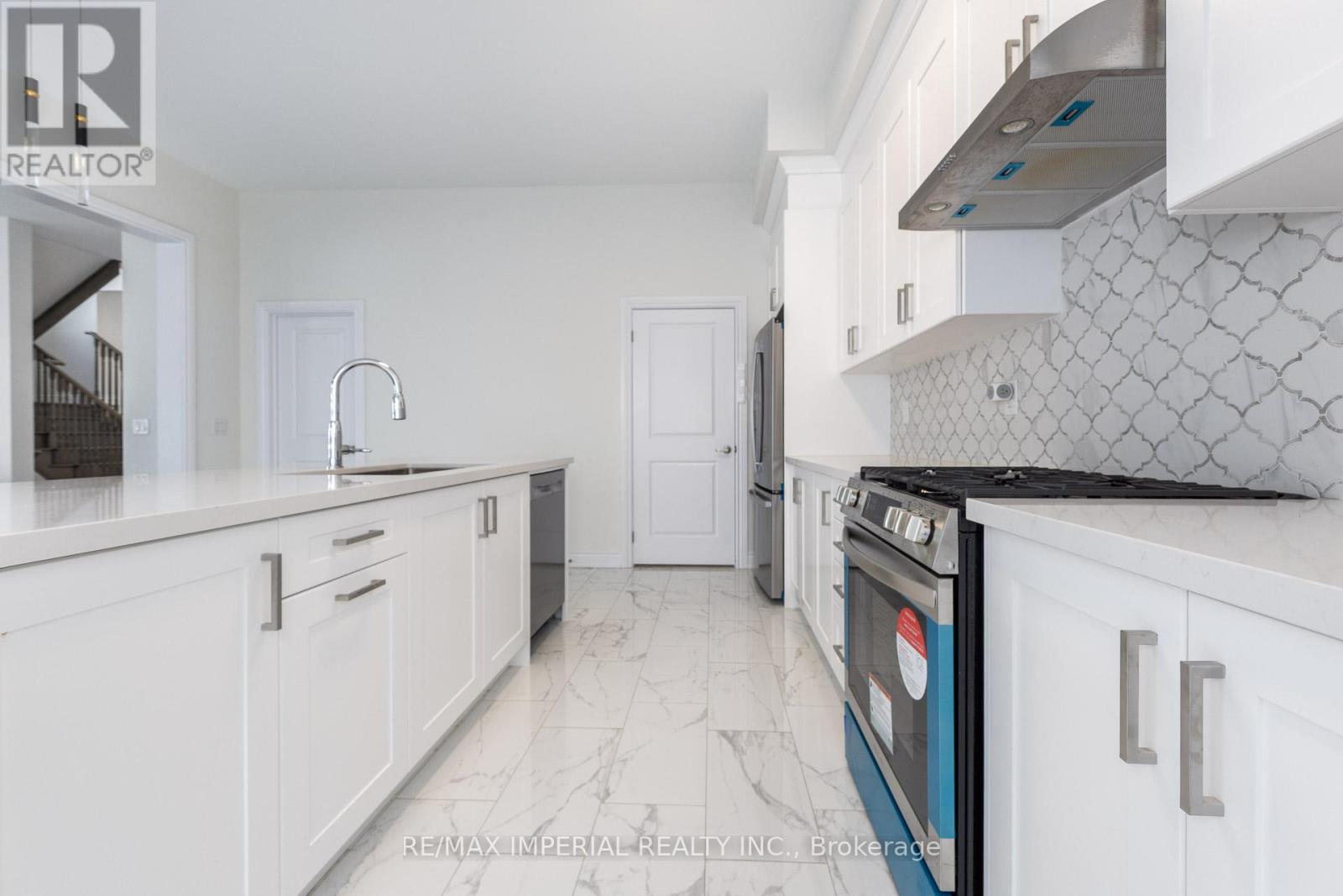20 Harold Humphrey Street, Markham (Angus Glen), Ontario  L6C 3N2 - Photo 17 - N12386111
