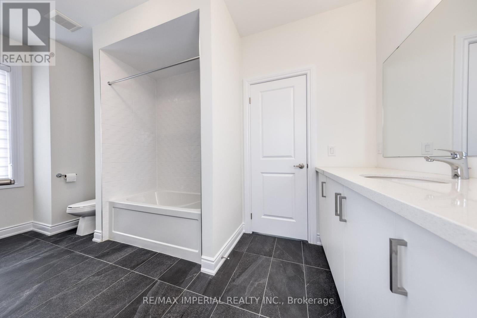 20 Harold Humphrey Street, Markham (Angus Glen), Ontario  L6C 3N2 - Photo 38 - N12386111