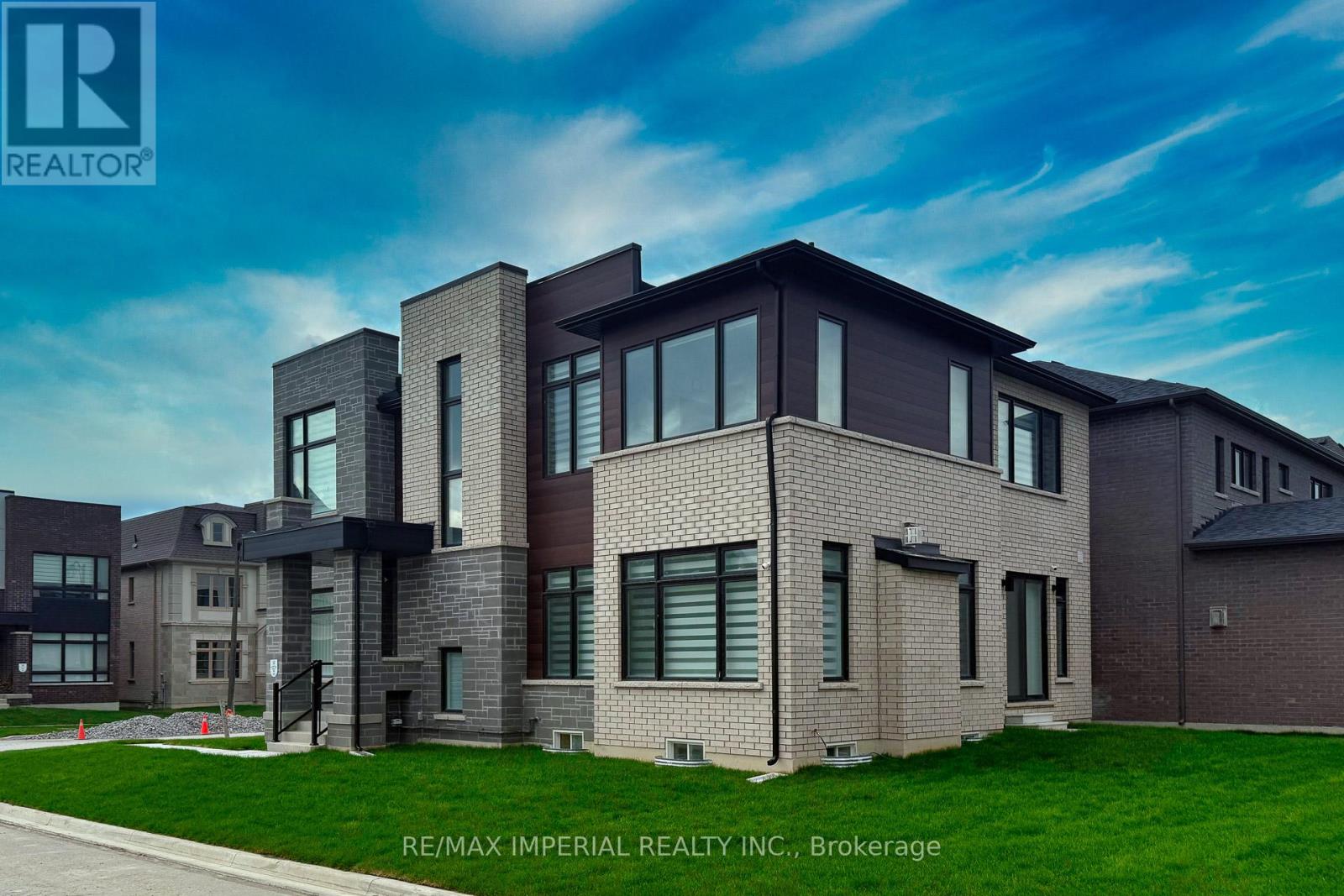 20 Harold Humphrey Street, Markham (Angus Glen), Ontario  L6C 3N2 - Photo 4 - N12386111